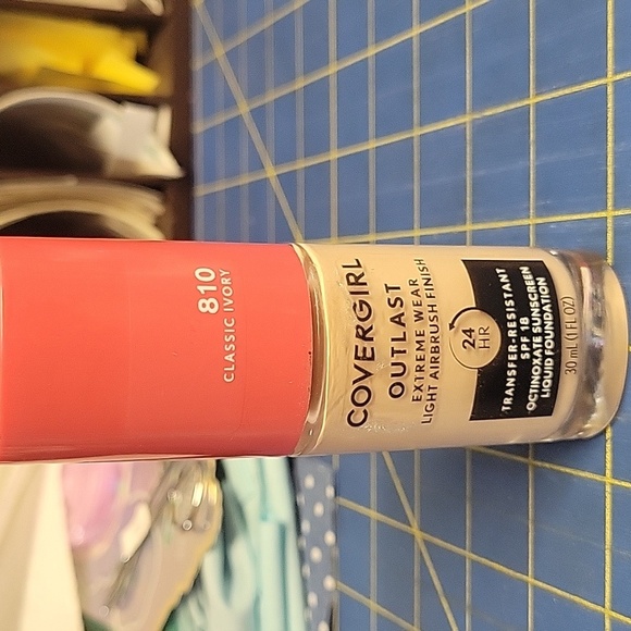 COVERGIRL Other - Covergirl Outlast Extreme Wear Foundation - 810 Classic Ivory
